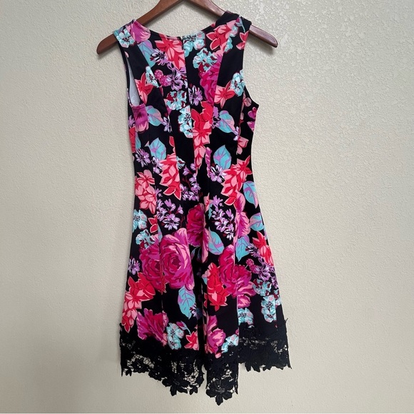 Donna Ricco New York Floral Sleeveless Fit & Flare Dress 4 Black Pink Lace Hem - Picture 4 of 6
